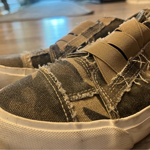 Blowfish 7.5 slip-on camo sneakers - Picture 7 of 7